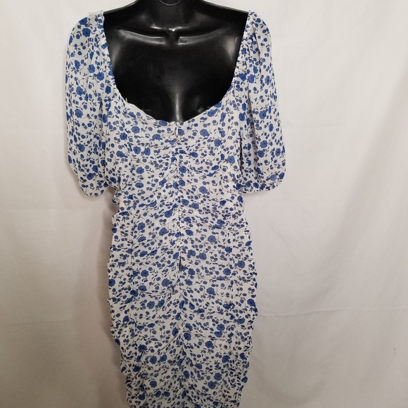 All in favor Sasha ruched floral mini dress - Picture 10 of 16